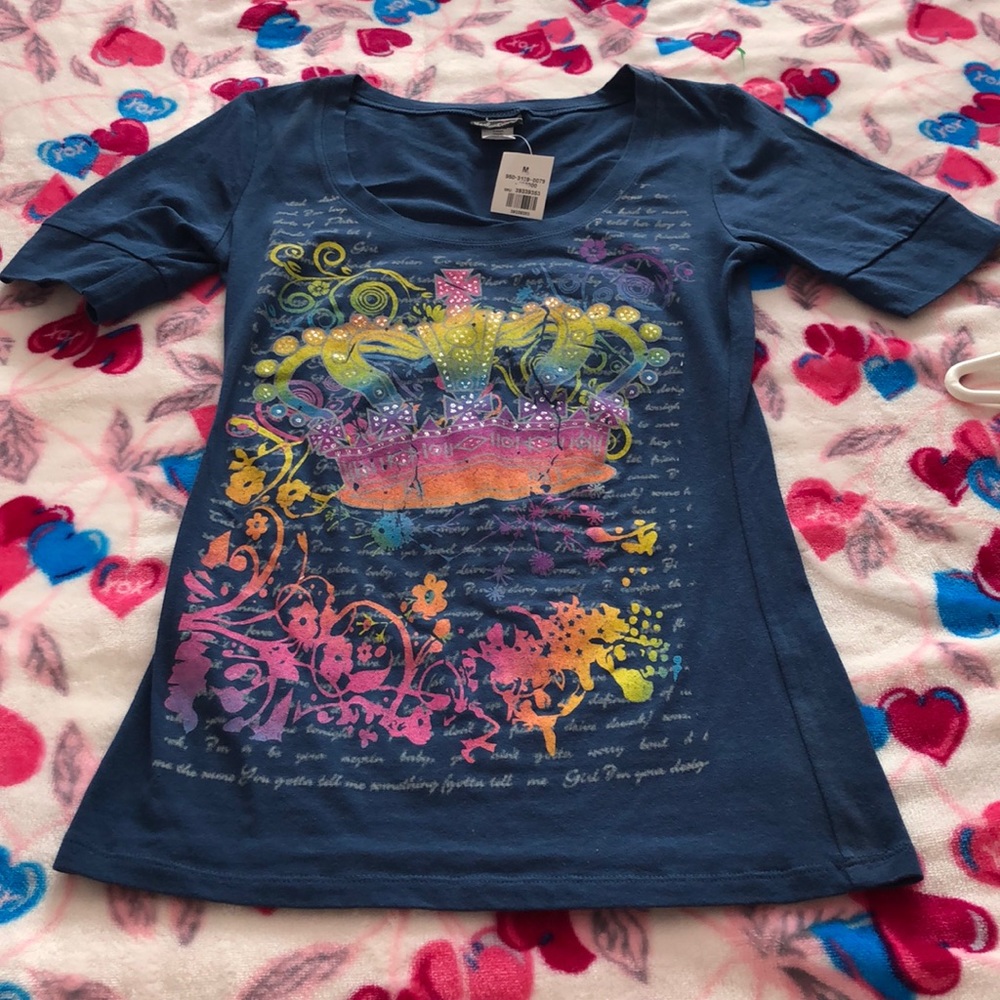 Short Sleeves T- Shirt with bright colours.
